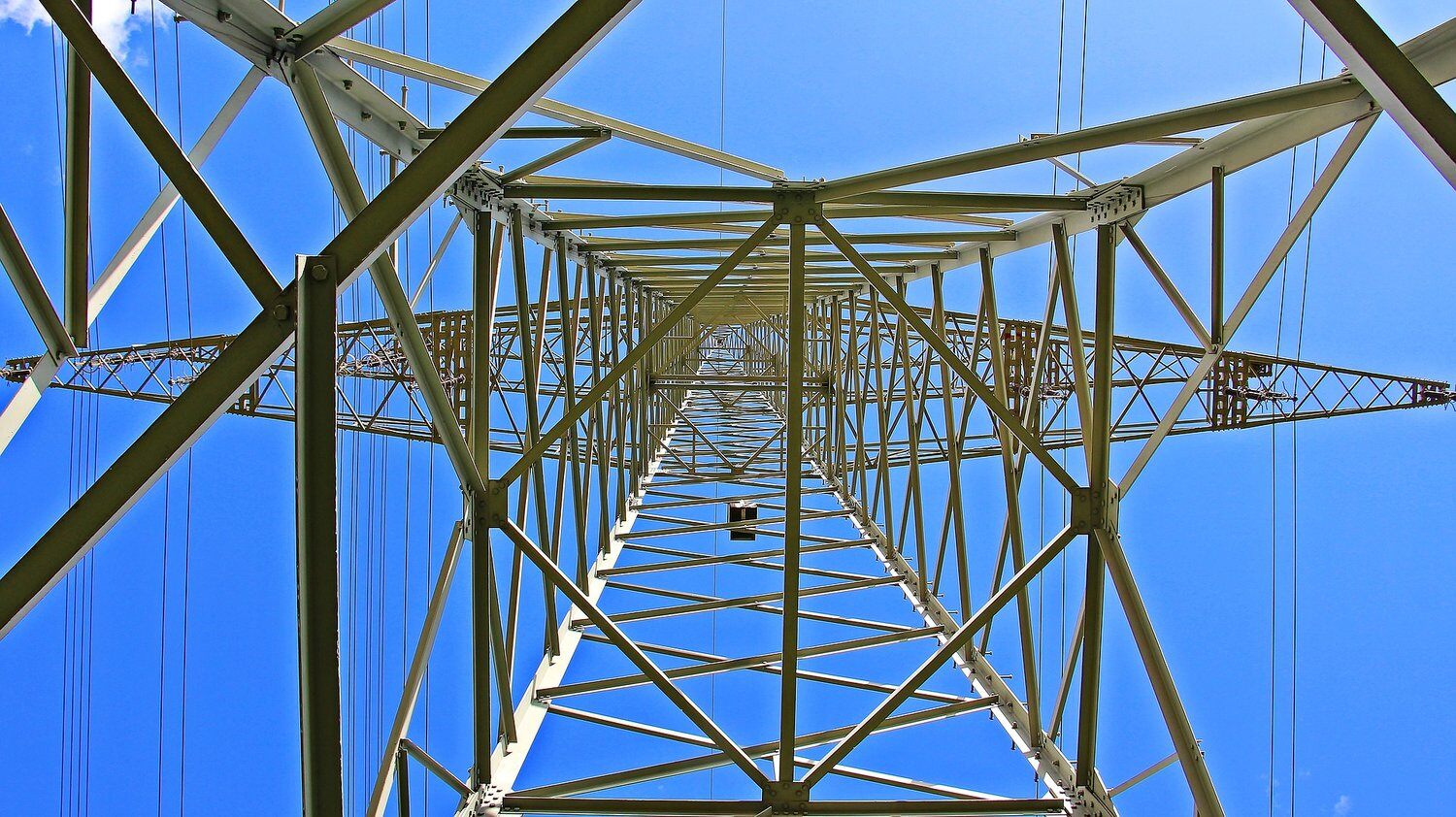 high-voltage-pylon-g912c5e84d_1920-1